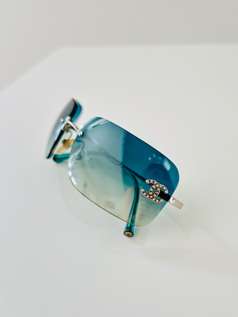 LIKE NEW 🦋 Authentic Vintage Chanel rimless CC  sunglasses✨